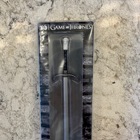 Urban Decay Games of Thrones Jon Snow Longclaw Eyeshadow Brush - Picture 6 of 7